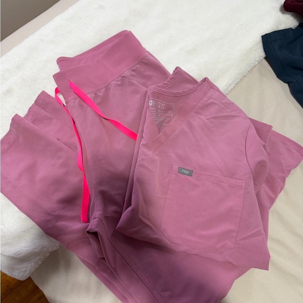 Figs Women's Mauve Sleepwear Set
